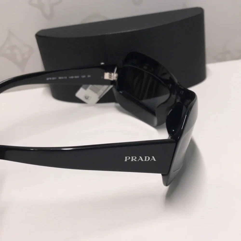 Stylish Black Sunglasses SPR30Y 1AB-5s0
